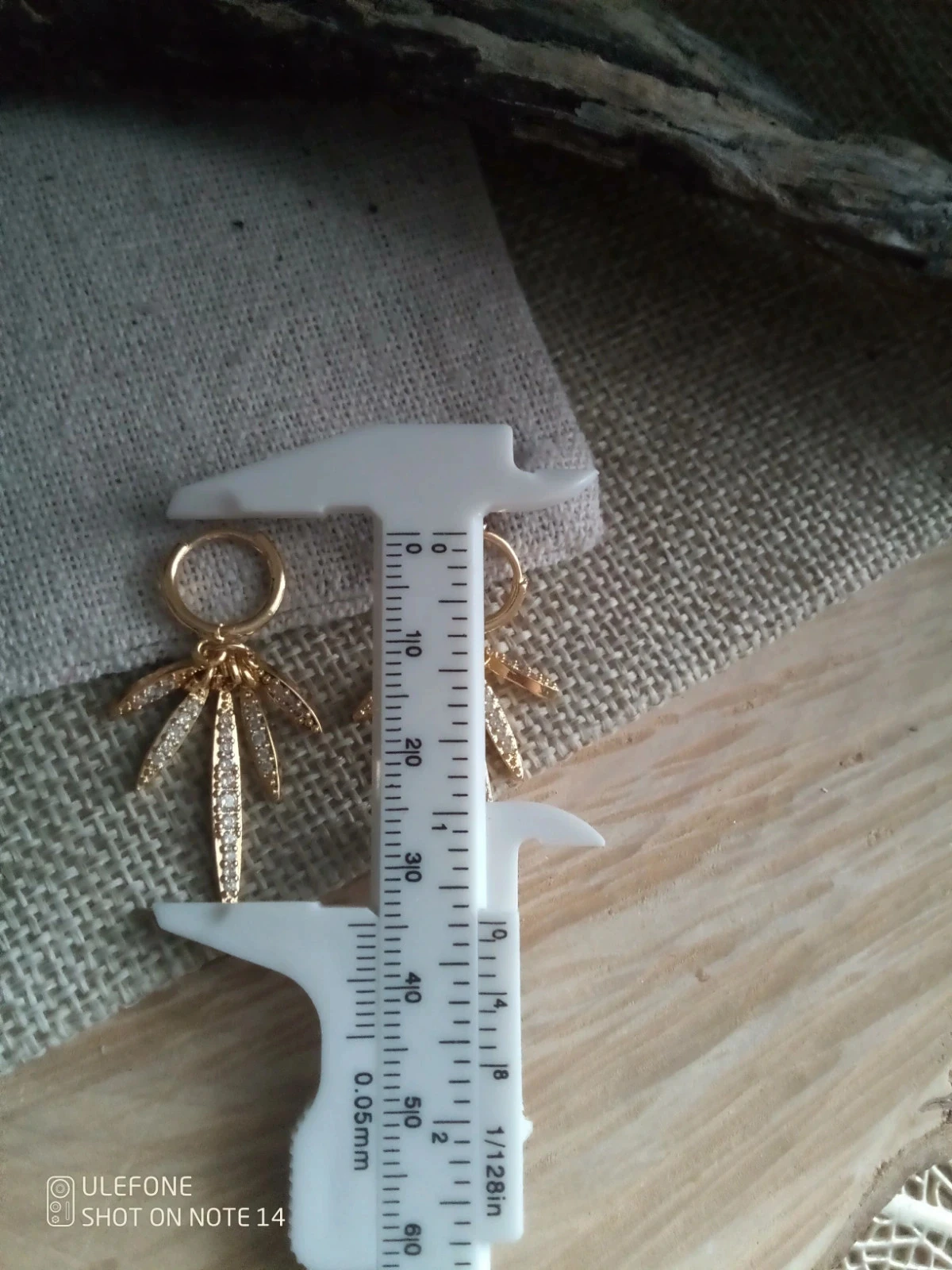 Boucles d'oreilles dorées avec zircons – photo 2